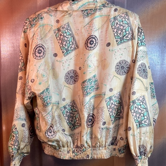 Vintage 90’s. Gold silk windbreaker with architectural designs 126 44” chest - Picture 3 of 5